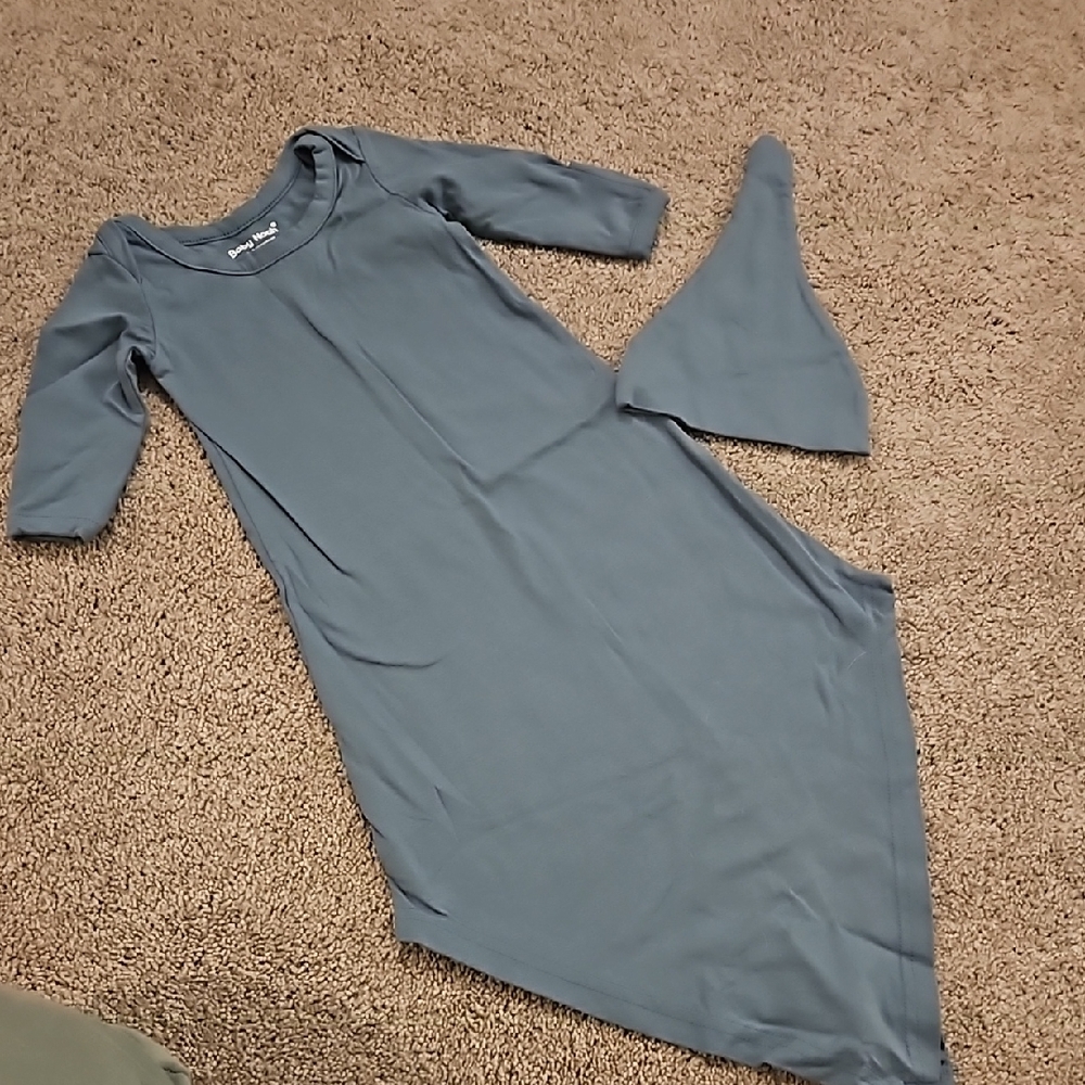Baby tie gown with hat